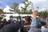 Jenazah Lukas Enembe disambut hela-hili Suku Sentani di Jayapura