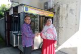 Disnaker Mataram menyalurkan peralatan kerja bagi warga kategori miskin