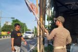 Satpol PP  Surakarta tertibkan ribuan APK salahi aturan