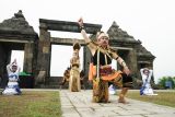 Didik Nini Thowok gandeng siswa difabel menari di Keraton Ratu Boko Prambanan