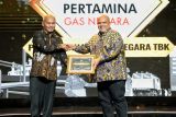 PGN meraih penghargaan sebagai Badan Usaha Niaga Terbaik di Indonesia