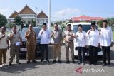 Pj Wali Kota Bima serahkan bantuan mobil dan ambulans
