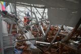 Atap ruang kelas SDN Polisi 1 Kota Bogor ambruk