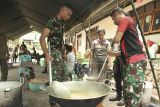 TNI-POLRI BANGUN DAPUR UMUM