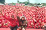 Siti Atikoh disambut ribuan ibu-ibu saat safari politik di Lampung Selatan