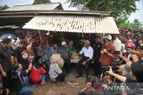 Ganjar Pranowo bertemu petani bawang di Brebes