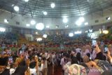 Ribuan simpatisan antusias mendengar pidato Capres Prabowo Subianto dalam kegiatan Konsolidasi Indonesia Maju di GOR Sahabudin Bangka Tengah, Provinsi Kepulauan Bangka Belitung. (ANTARA FOTO/Chandrika Purnama Dewi)