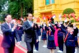 Presiden Jokowi disambut upacara kenegaraan di Hanoi