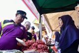 Bulog menyiapkan stok beras tidak terbatas di pasar murah Enrekang