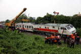Evakuasi kereta api anjlok di Sidoarjo