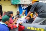 Polsek Kertek Wonosobo evakuasi warga tersengat arus listrik