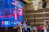 Ketum PSI diserbu PMI untuk swafoto saat bertemu relawan di Kuala Lumpur