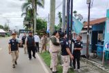 Bawaslu Kota Solok gandeng Satpol PP copot APK pemilu yang  melanggar