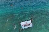 Imigrasi Banggai bentangkan bendera di laut dalam peringati HBI ke-74