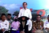 Presiden Jokowi pergi dari subuh hingga bagikan sertifikat tanah