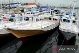 Kapal angkut bertahan di Pelabuhan Paotere Makassar akibat cuaca ekstrem