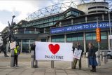 Pengunjuk rasa protes stadion di London karena gelar pameran senjata yang dijual ke Israel