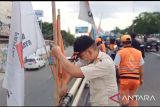 Panwaslu dan Satpol PP Ciracas Jakarta Timur tertibkan 759 APK yang melanggar