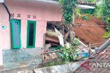 Ratusan warga terancam bencana tanah longsor