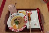 Mari merasakan pengalaman berbeda makan ramen di Haraku Ramen