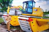 Pemkab Banyuasin operasikan 'mini excavator amphibi' tanggap banjir