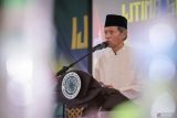 Ketua Majelis Ulama Indonesia (MUI) Gresik KH Mansoer Shodiq menyampaikan sambutan saat Ijtima' Sanawi dan Penganugerahan MUI Gresik di Kantor MUI Gresik, Jawa Timur, Kamis (1/2/2024). Penghargaan yang diberikan kepada MUI tingkat kecamatan di Gresik tersebut guna mendorong keikutsertaan semua jajaran MUI di seluruh tingkatan dalam pengelolahan MUI yang produktif. Antara Jatim/Rizal Hanafi.