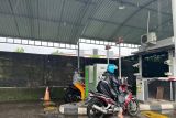 Kendaraan roda dua gunakan kartu elektronik di Bandara Hasanuddin Makassar