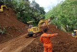 BPBD  tangani longsor di jalan provinsi Banjarnegara-Pekalongan