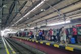 KAI sebut 26.396 penumpang turun di stasiun Daop 6 saat libur Isra Mi'raj