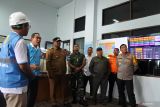 Forum Koordinasi Pimpinan Daerah (Forkopimda) Bangka Belitung melakukan peninjauan langsung ke PLTU Air Anyir guna memastikan kesiapan pasokan listrik menjelang Pemilu 2024. Peninjauan tersebut di hadiri Pejabat (Pj) Gubernur Babel Safrizal ZA, Kapolda Babel Irjen Pol Tornagogo Sihombing, Danrem 045/Garuda Jaya, Brigjen TNI Agustinus Dedy Prasetyo, Kabinda Babel Yusak Tarigan, Kepala Kantor Pencarian dan Pertolongan Basarnas Pangkalpinang Babel I Made Oka Astawa dan Kabiro ANTARA Babel Joko Susilo dan  langsung didampingi GM PLN Wilayah Babel, Mohammad Munief Budiman dan di PLTU Air Anyir, Senin (12/2)sore. (ANTARA FOTO/Rustam E)