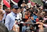 Prabowo  ucapkan terima kasih ke KPPS selepas berikan suaranya di TPS