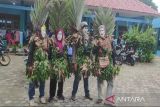 Warga Lampung Selatan antusias datangi TPS bernuansa adat tuping