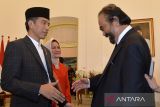 Presiden Jokowi bertemu Surya Paloh di Istana Merdeka