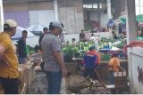 Sekda Saleh Sodo pimpin aksi bersih sampah di pasar Manggarai Barat