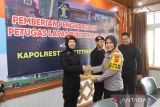 Berhasil gagalkan penyelundupan narkoba ke penjara, Polresta Bukittinggi berikan penghargaan ke petugas Lapas