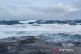 Waspadai gelombang empat meter di Laut Natuna Utara