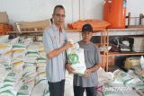 Kantor Pos Pekalongan salurkan bantuan beras kelurahan rawan banjir