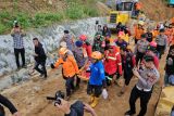 Basarnas Makassar : korban longsor di Luwu bertambah