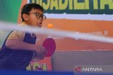 Siswa disabilitas mengikuti pertandingan tenis meja pada ajang Festival Olahraga Disabilitas di SLBN A Citeureup, Cimahi, Jawa Barat, Kamis (29/2/2024). Festival Olahraga Disabilitas yang digelar Kemenpora tersebut diikuti 300 siswa disabilitas se-Kota Cimahi yang ditujukan untuk menggali potensi dan bakat siswa disabilitas gunavmengikuti ajang paralimpik nasional. ANTARA FOTO/Raisan Al Farisi/agr