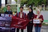 Sejumlah mahasiswa galang dana untuk korban banjir di Lampung Selatan