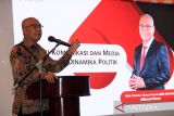 Direktur Utama Perum LKBN ANTARA Akhmad Munir memaparkan materi saat acara Forum Bisnis ANTARA 2024 di Medan, Sumatera Utara, Selasa (5/3/2024). Forum bisnis ANTARA 2024 yang mengangkat tema 'Prospek Ekonomi dan Komoditas di Masa Transisi 2024' tersebut dihadiri 144 perusahaan BUMN dan swasta yang berasal dari Aceh, Sumatera Barat, Riau dan Sumatera Utara.ANTARA FOTO/Yudi Manar