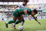 Liga 1: Bruno Moreira bela habis-habisan Persebaya kontra Borneo FC