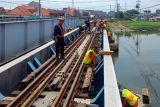 Jembatan rel Kanal Banjir Timur Semarang ditinggikan hingga 50 cm