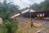 KA Babaranjang tertimpa besi gider jembatan fly over Bantaian Muara Enim, perjalanan KA terganggu