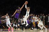 Hasil NBA: Tidak di perkuat LeBron James, Lakers kalahkan Bucks 123-122