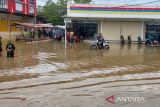 Toko dan pemukiman warga yang terendam akibat banjir