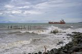 Warga pesisir NTB diimbau waspadai gelombang pasang