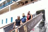 Kapal pesiar MV Seabourn Odyssey angkut turis nikmati wisata di Parepare
