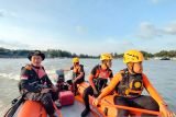Tim SAR gabungan melakukan pencarian terhadap Sidi (61) korban tenggelam di Pelabuhan Jelitik, Sungailiat, Kabupaten Bangka, Kepulauan Bangka Belitung, Kamis (14/3/2024). (ANTARA/ HO-Kansar Pangkalpinang