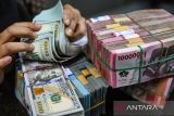 Rupiah tergelincir menjelang pengumuman hasil Rapat Dewan Gubernur Bank Indonesia